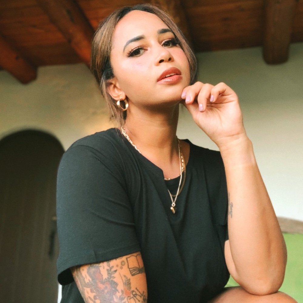 Meet your Posher, Alexis